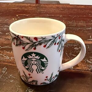 2020 Starbucks holiday berry mug